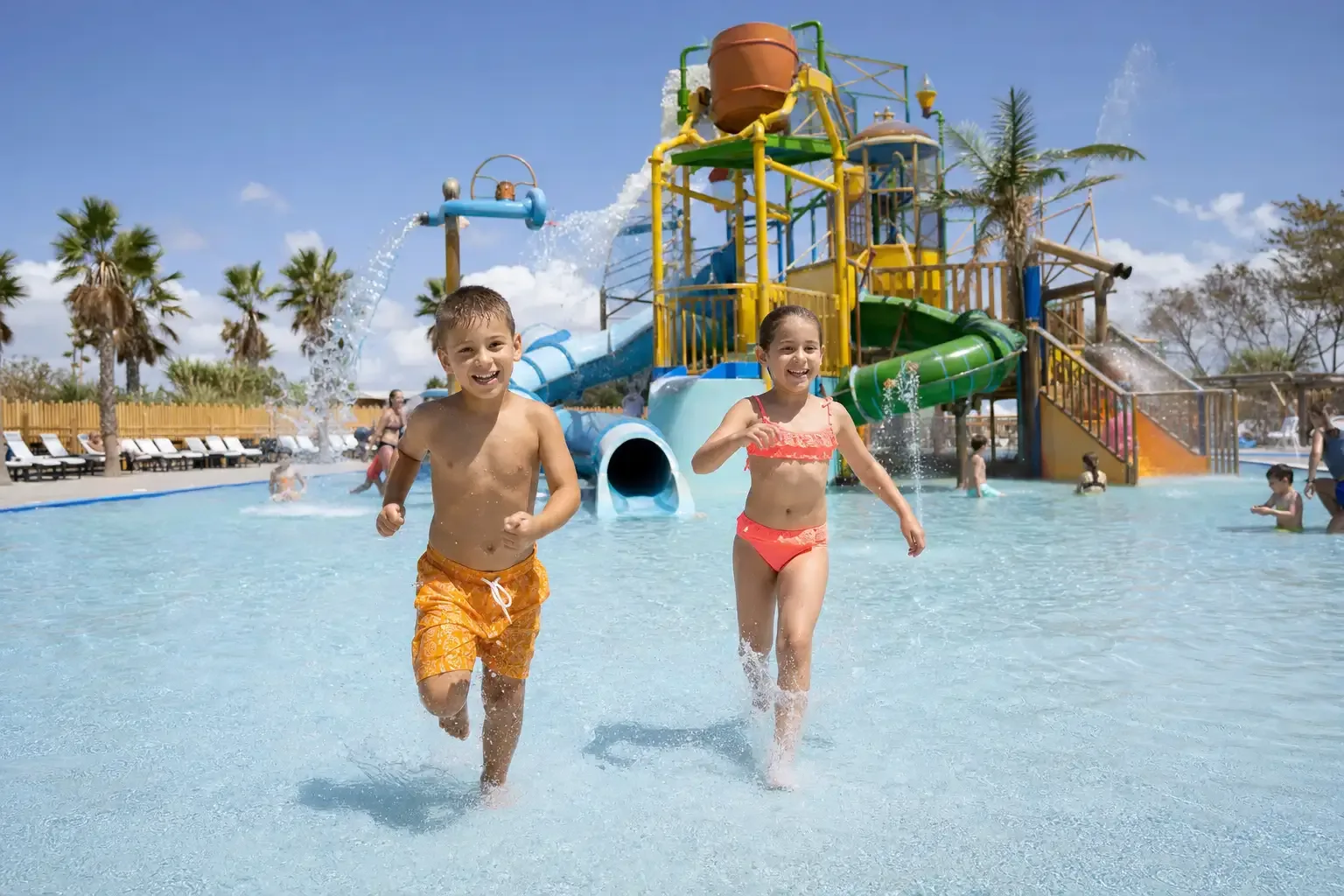 Activités pour enfants autour de Leucate: parcs aquatiques et loisirs